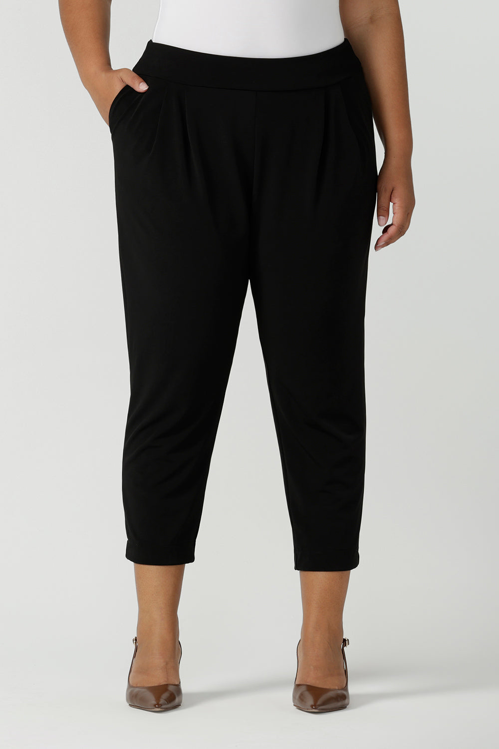 Close up of plus size pants for travel, these tapered leg, black jersey pants are super comfortable to wear! These dropped crotch pull-on pants are made in Australia. Shop women's travel pants online in petite, mid size and plus sizes at Leina & Fleur.