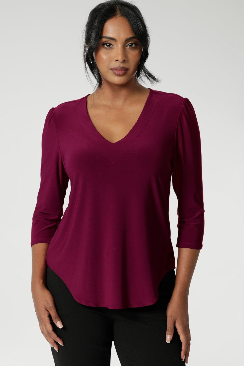 The Vida Top in Ruby is the perfect addition to your workwear wardrobe, offering a timeless tailored shape that effortlessly transitions from desk to dinner. Available in sizes 8-24. 