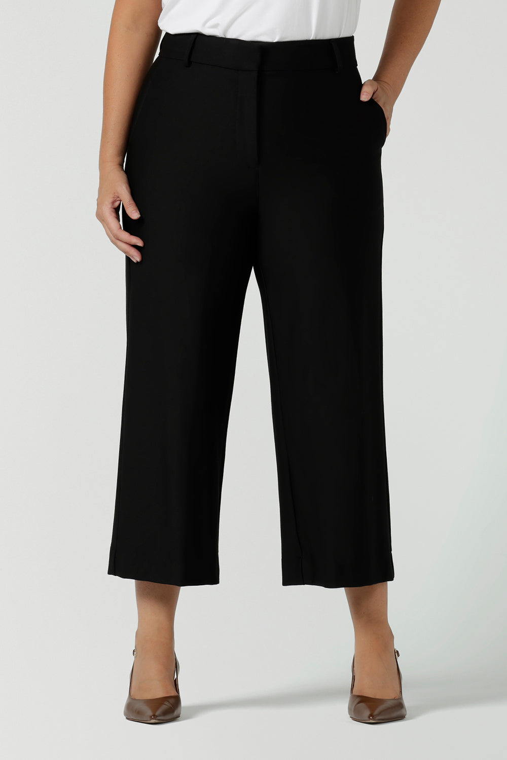 Close up of a size 12 woman wearing Yael culotte in black. High waist tailored pant with pockets and fly front. Comfortable corporate work pants in culotte length. Petite heigh friendly. Made in Australia for women size 8 - 24.