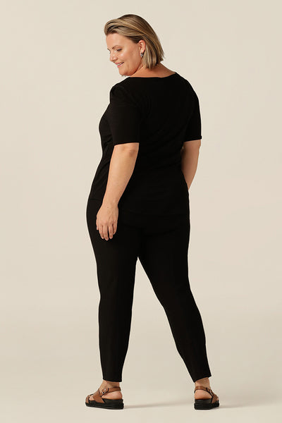 Work friendly, slim fit, jersey top with round neckline and short sleeve